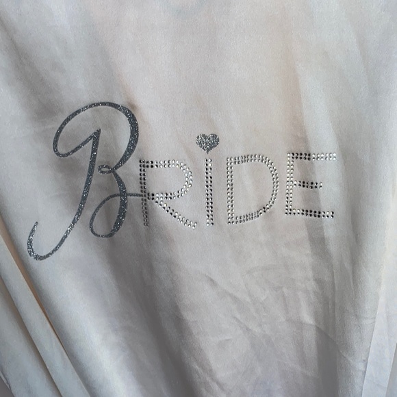 One size Victoria’s Secret Bridal robe in white. - Picture 3 of 5